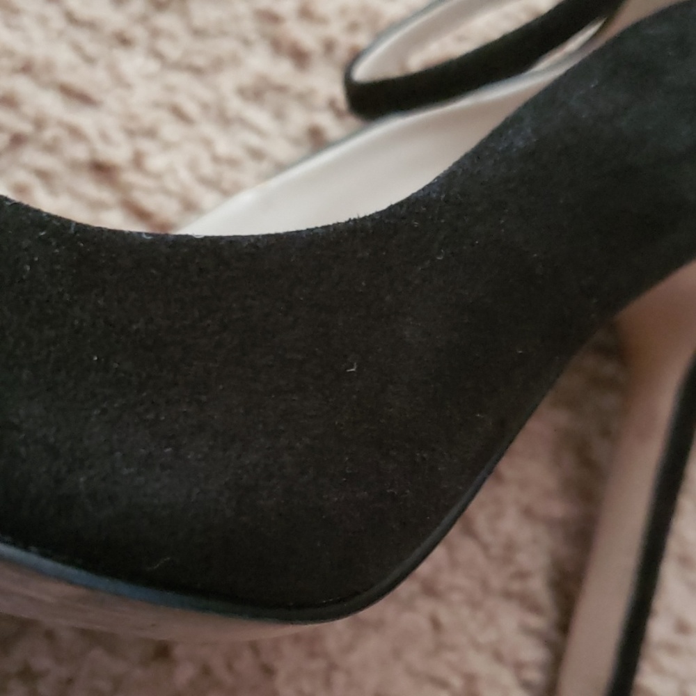 Shoes - Picture 7 of 8